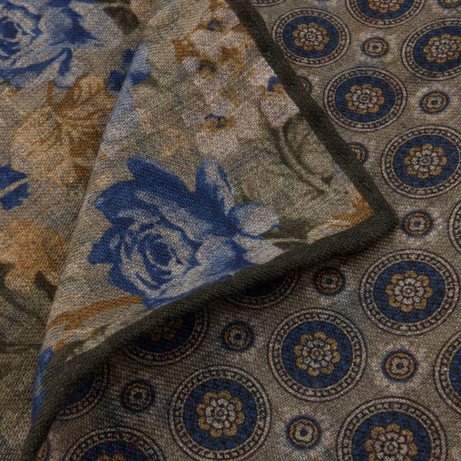Green Floral/Medallion Patterned Reversible Wool Hankie - Stenströms - Image 4