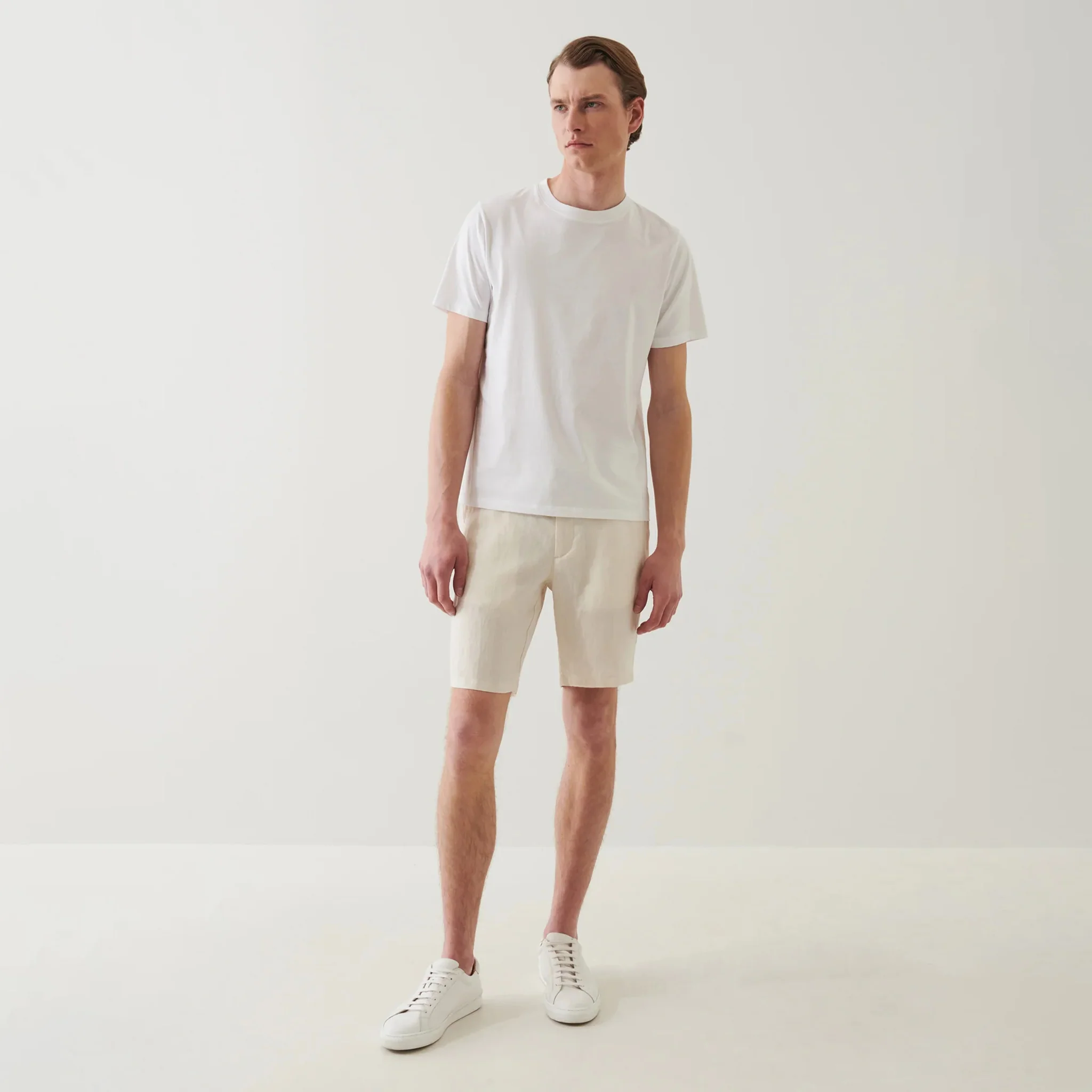 Oyster Off-White Drawstring Linen Shorts - Patrick Assaraf - Image 4
