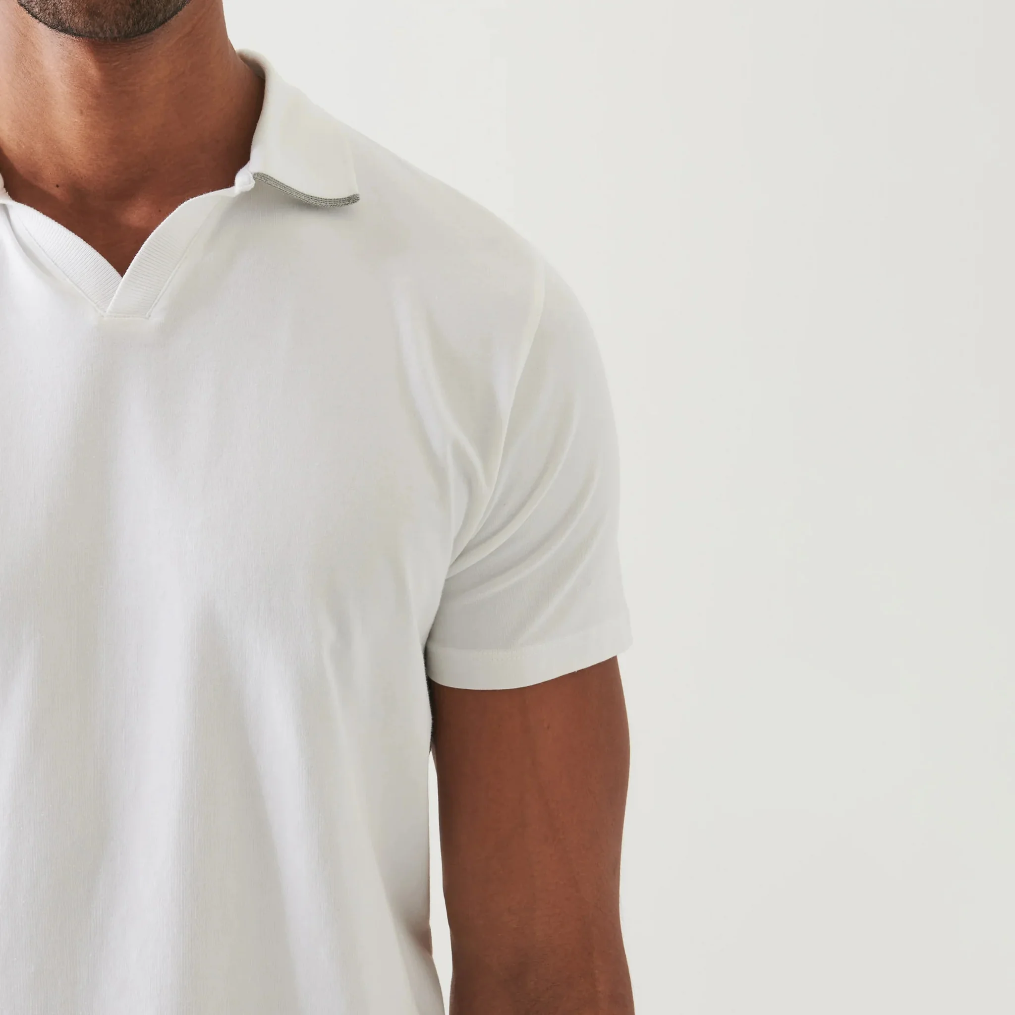 White Tipped Iconic Pima Cotton Stretch Open Polo Shirt - Patrick Assaraf - Image 5